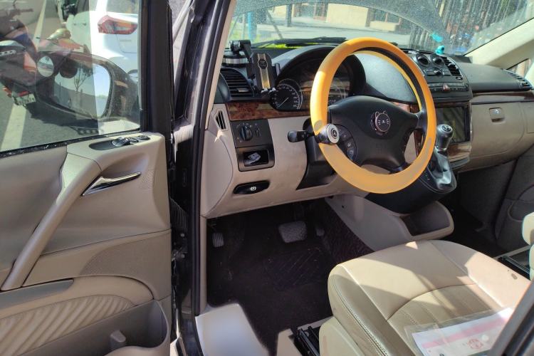 Used Mercedes-Benz Viano 2010 2.5L Luxury Edition Interior 3