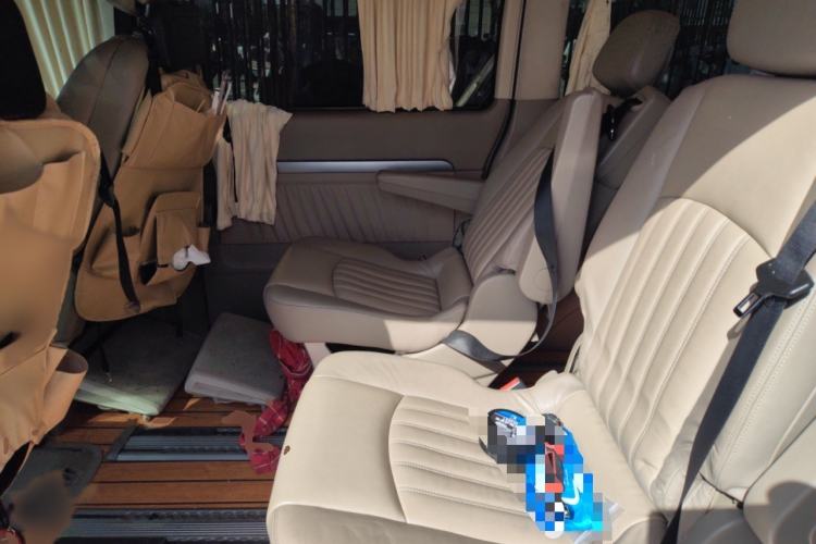 Used Mercedes-Benz Viano 2010 2.5L Luxury Edition Interior 4