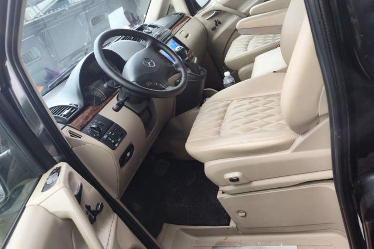 Used Mercedes-Benz Viano 2010 2.5L Prestige Edition Left Front Seat