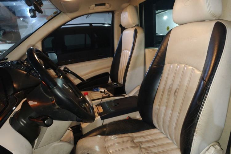 Used Mercedes-Benz Viano 2010 2.5L Luxury Edition Left Front Seat