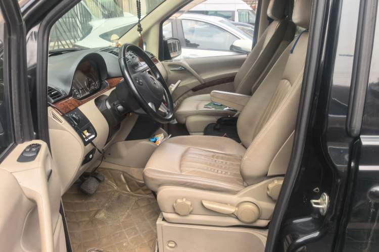 Used Mercedes-Benz Viano 2010 2.5L Luxury Edition Left Front Seat