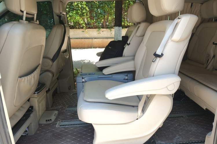 Used Mercedes-Benz Viano 2010 2.5L Prestige Edition Left Rear Seat