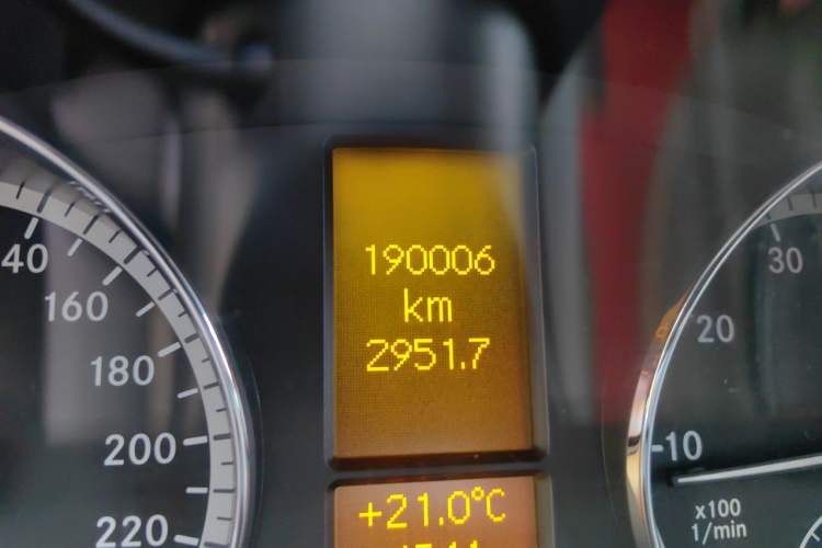 Used Mercedes-Benz Viano 2010 2.5L Prestige Edition Odometer Close Up