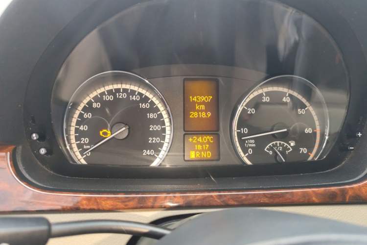 Used Mercedes-Benz Viano 2010 2.5L Prestige Edition Odometer Close Up