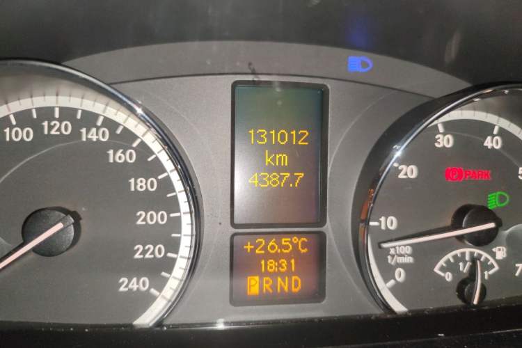 Used Mercedes-Benz Viano 2010 2.5L Prestige Edition Odometer Close Up
