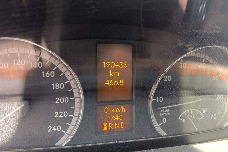 Used Mercedes-Benz Viano 2010 2.5L Prestige Edition Odometer Close Up