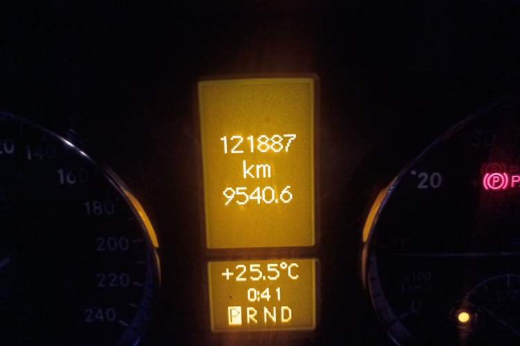 Used Mercedes-Benz Viano 2010 2.5L Prestige Edition Odometer Close Up