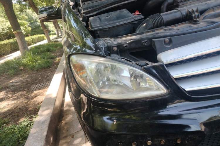 Used Mercedes-Benz Viano 2010 2.5L Prestige Edition Right Front Headlight