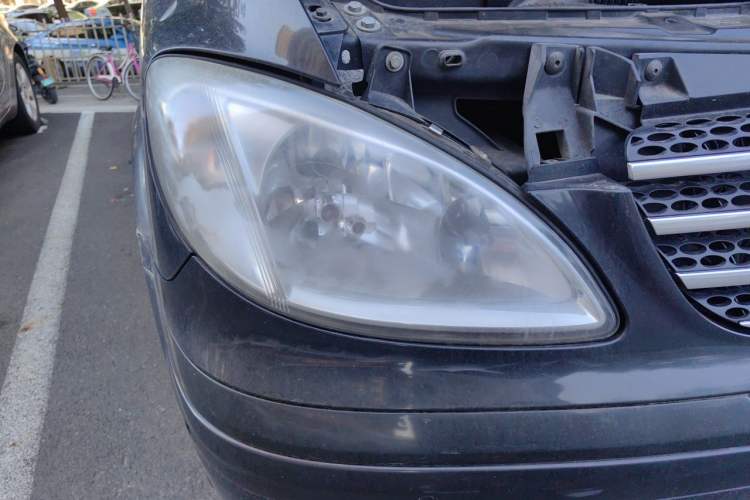 Used Mercedes-Benz Viano 2010 2.5L Prestige Edition Right Front Headlight