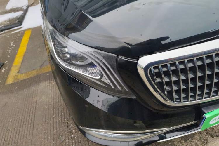Used Mercedes-Benz Viano 2010 2.5L Prestige Edition Right Front Headlight