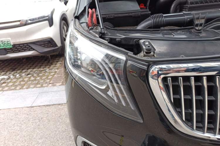 Used Mercedes-Benz Viano 2010 2.5L Luxury Edition Right Front Headlight