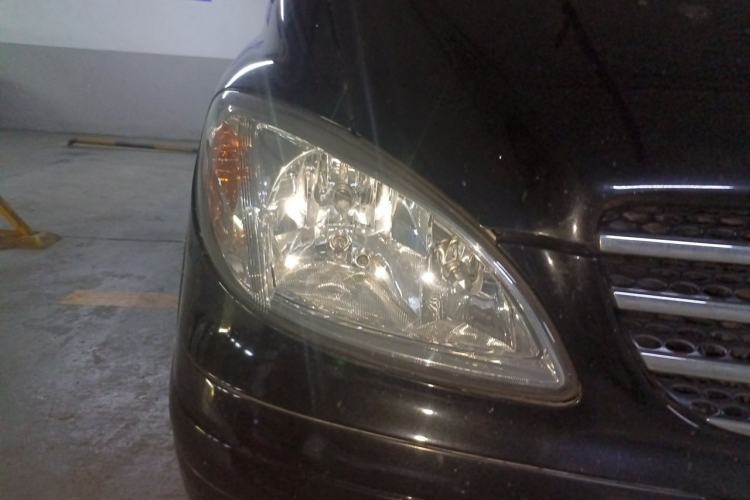 Used Mercedes-Benz Viano 2010 2.5L Prestige Edition Right Front Headlight