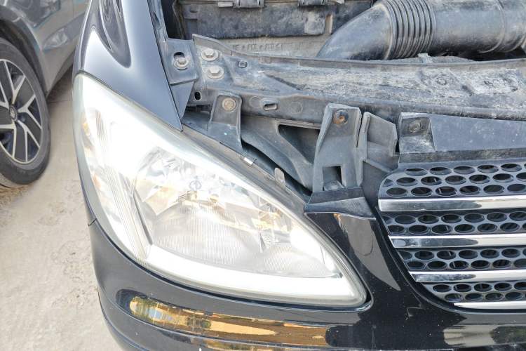 Used Mercedes-Benz Viano 2010 2.5L Prestige Edition Right Front Headlight