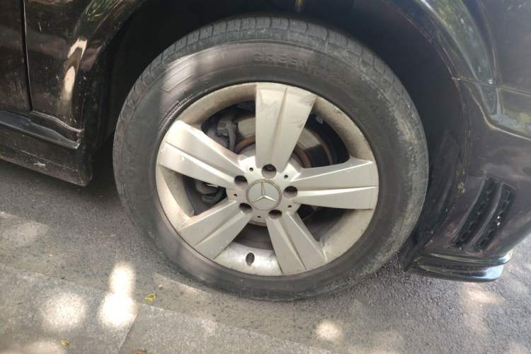 Used Mercedes-Benz Viano 2010 2.5L Prestige Edition Right Front Wheel Hub