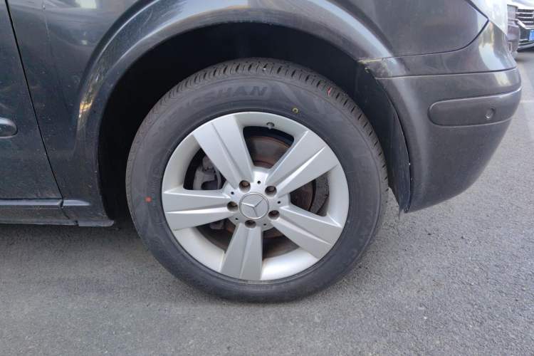 Used Mercedes-Benz Viano 2010 2.5L Prestige Edition Right Front Wheel Hub