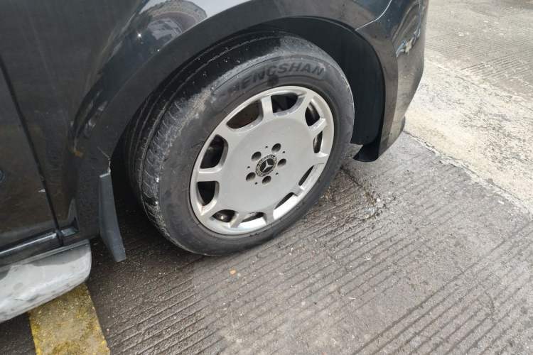 Used Mercedes-Benz Viano 2010 2.5L Prestige Edition Right Front Wheel Hub