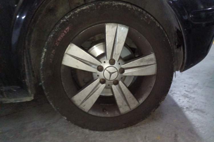 Used Mercedes-Benz Viano 2010 2.5L Prestige Edition Right Front Wheel Hub