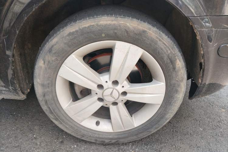 Used Mercedes-Benz Viano 2010 2.5L Luxury Edition Right Front Wheel Hub