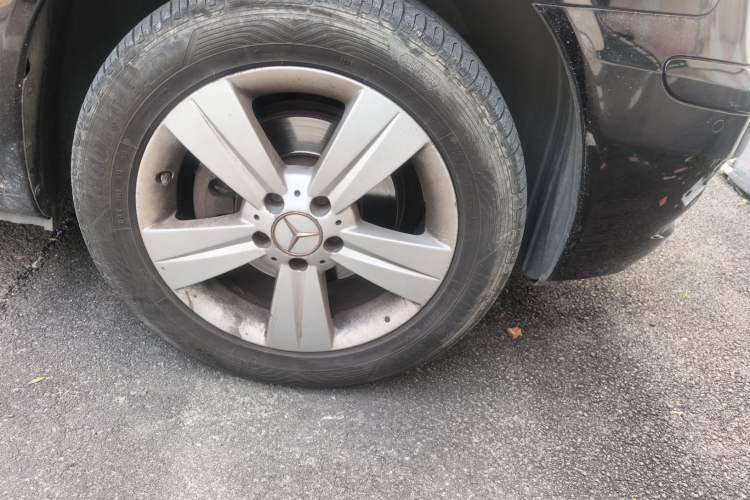 Used Mercedes-Benz Viano 2010 2.5L Luxury Edition Right Front Wheel Hub
