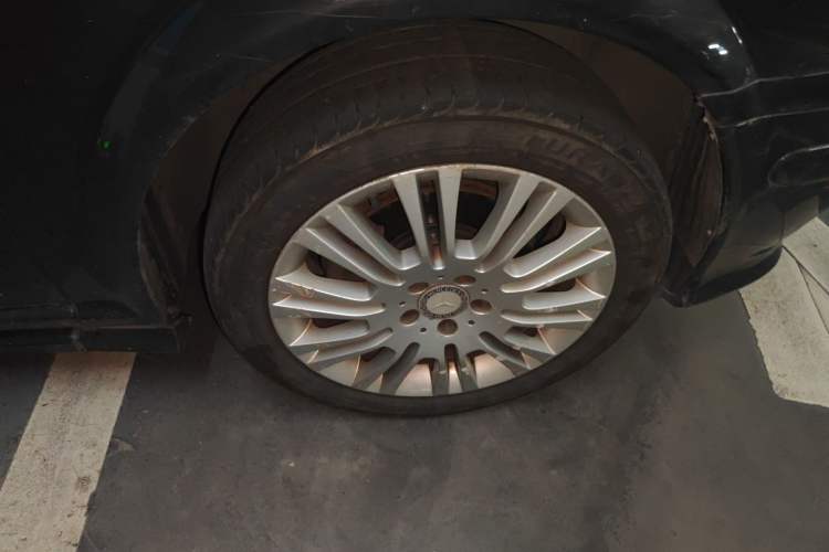 Used Mercedes-Benz Viano 2010 Viano 3.2L Right Front Wheel Hub