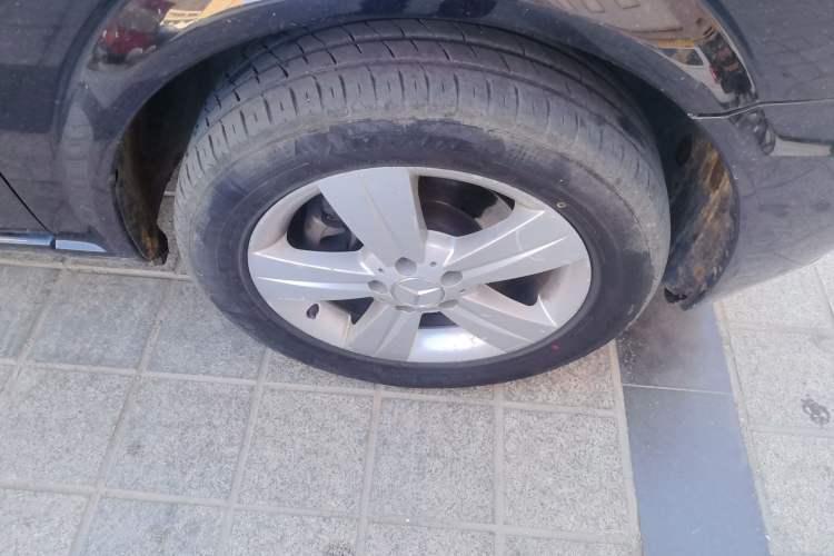 Used Mercedes-Benz Viano 2010 2.5L Luxury Edition Right Front Wheel Hub