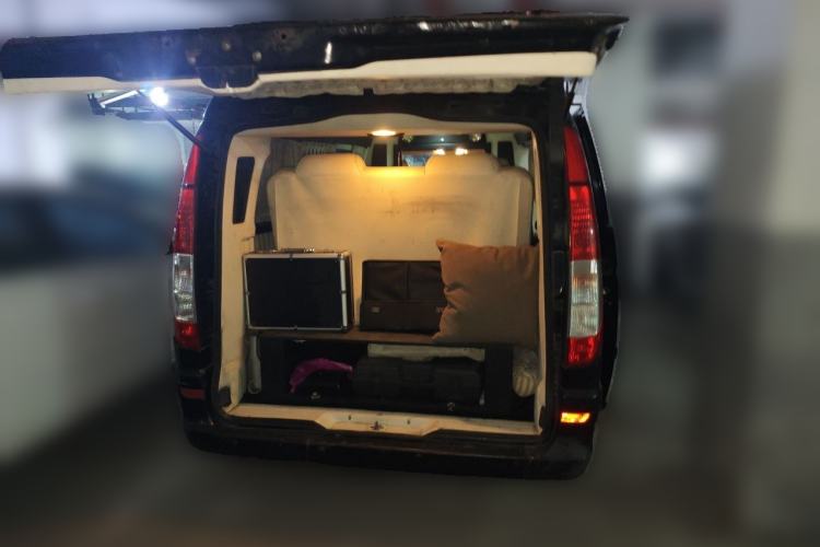 Used Mercedes-Benz Viano 2010 2.5L Luxury Edition Trunk