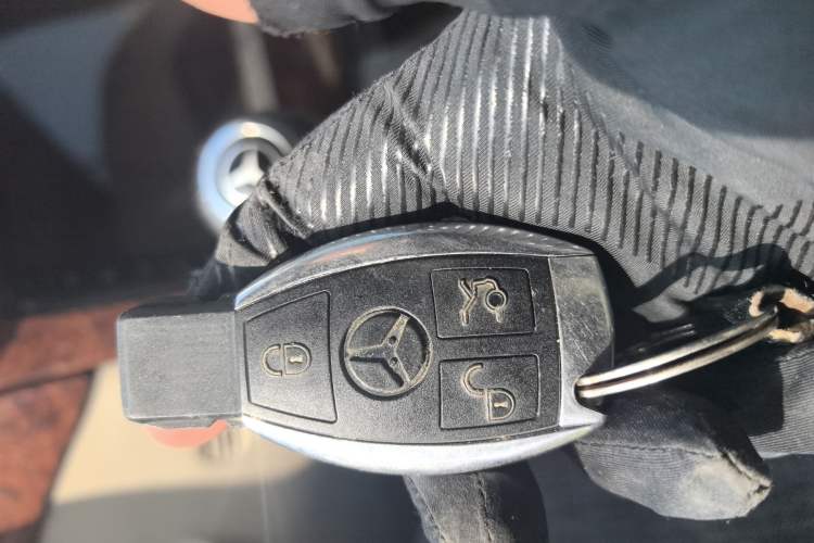 Used Mercedes-Benz Viano 2010 2.5L Prestige Edition Vehicle Key