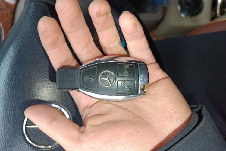 Used Mercedes-Benz Viano 2010 2.5L Luxury Edition Vehicle Key