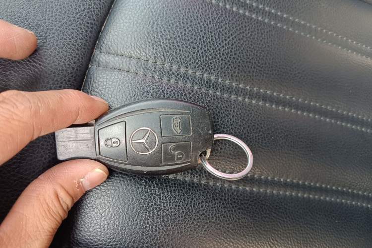 Used Mercedes-Benz Viano 2010 2.5L Prestige Edition Vehicle Key
