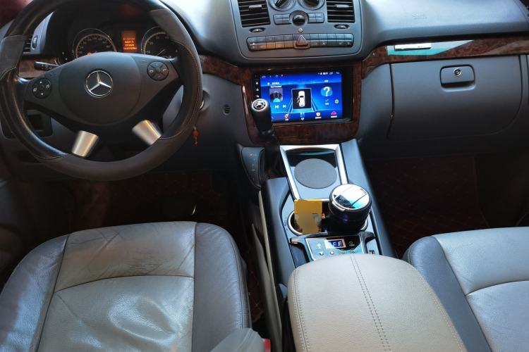 Used Mercedes-Benz Viano 2010 Viano 3.5L Center Console
