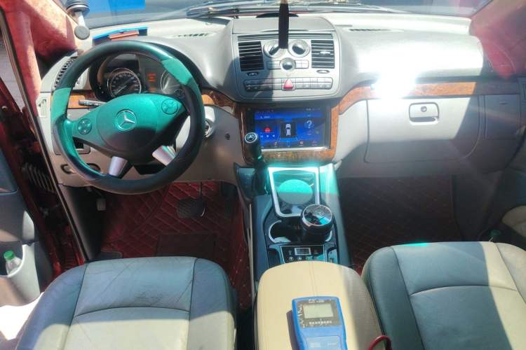 Used Mercedes-Benz Viano 2010 Viano 3.5L Center Console