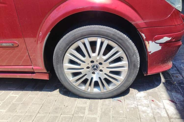 Used Mercedes-Benz Viano 2010 Viano 3.5L Right Front Wheel Hub