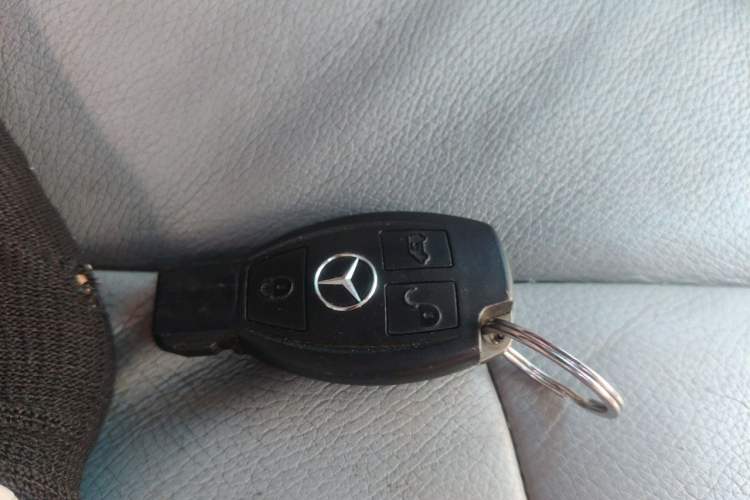 Used Mercedes-Benz Viano 2010 Viano 3.5L Vehicle Key