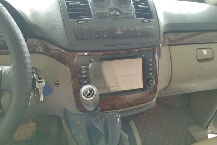 Used Mercedes-Benz Viano 2010 2.5L Luxury Edition Audio And AC Panel