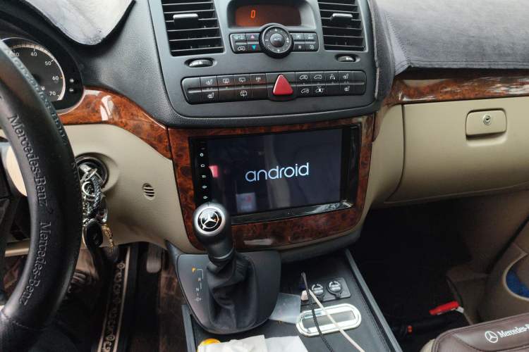 Used Mercedes-Benz Viano 2010 2.5L Prestige Edition Audio And AC Panel