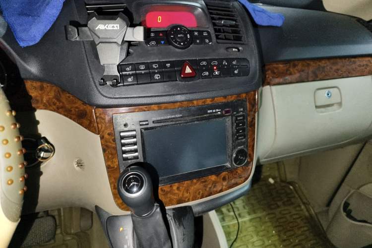 Used Mercedes-Benz Viano 2010 2.5L Prestige Edition Audio And AC Panel