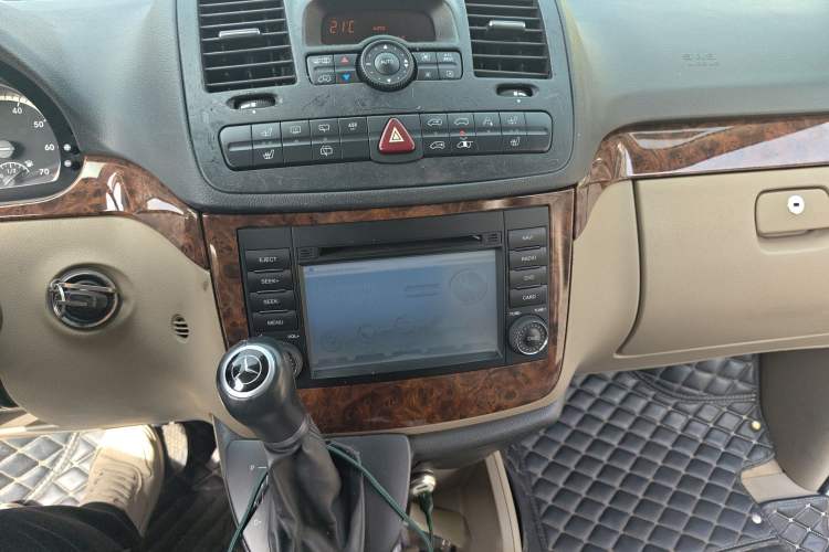 Used Mercedes-Benz Viano 2010 2.5L Prestige Edition Audio And AC Panel