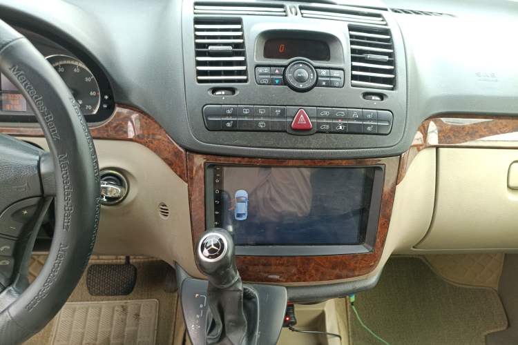 Used Mercedes-Benz Viano 2010 2.5L Prestige Edition Audio And AC Panel