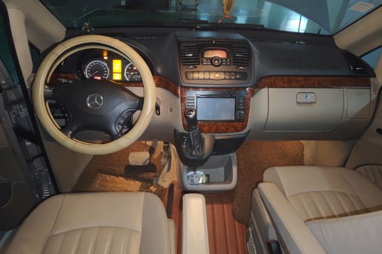 Used Mercedes-Benz Viano 2010 2.5L Prestige Edition Center Console