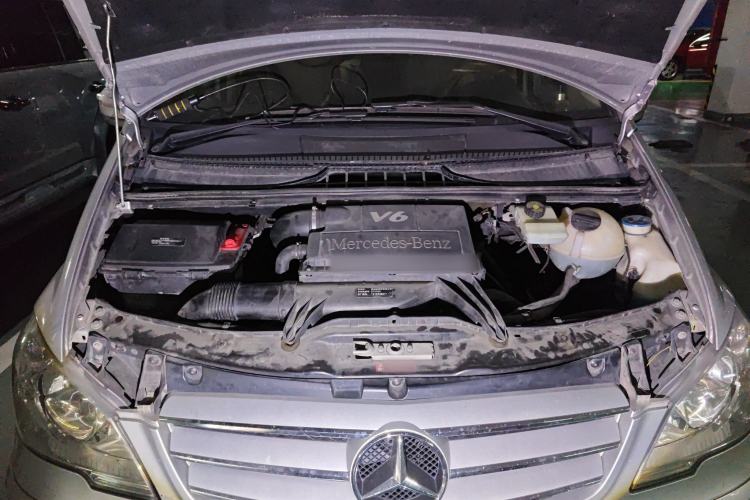 Used Mercedes-Benz Viano 2010 2.5L Prestige Edition Engine Bay