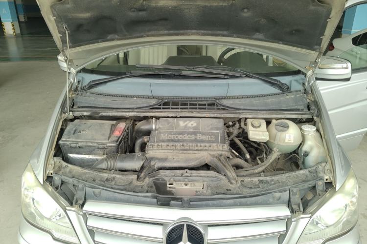 Used Mercedes-Benz Viano 2010 2.5L Luxury Edition Engine Bay