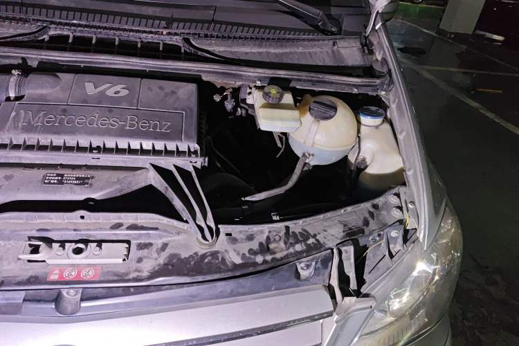 Used Mercedes-Benz Viano 2010 2.5L Prestige Edition Engine Bay Left