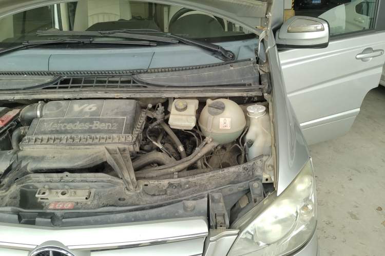 Used Mercedes-Benz Viano 2010 2.5L Luxury Edition Engine Bay Left