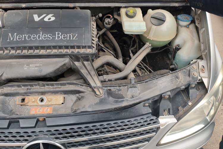 Used Mercedes-Benz Viano 2010 2.5L Prestige Edition Engine Bay Left