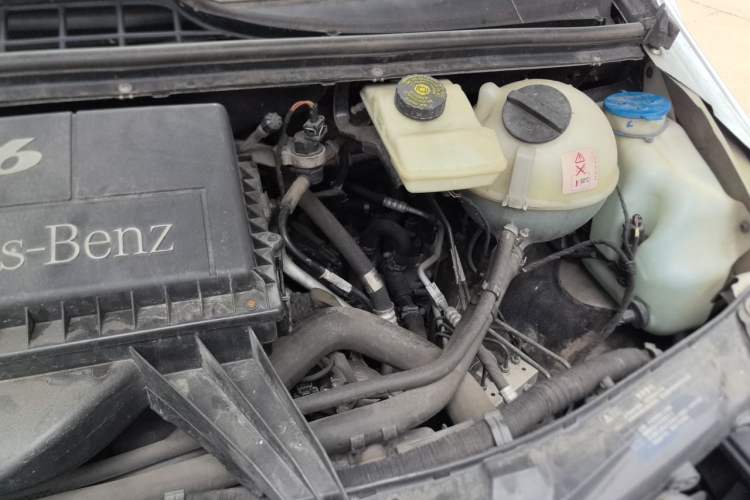 Used Mercedes-Benz Viano 2010 2.5L Luxury Edition Engine Bay Left