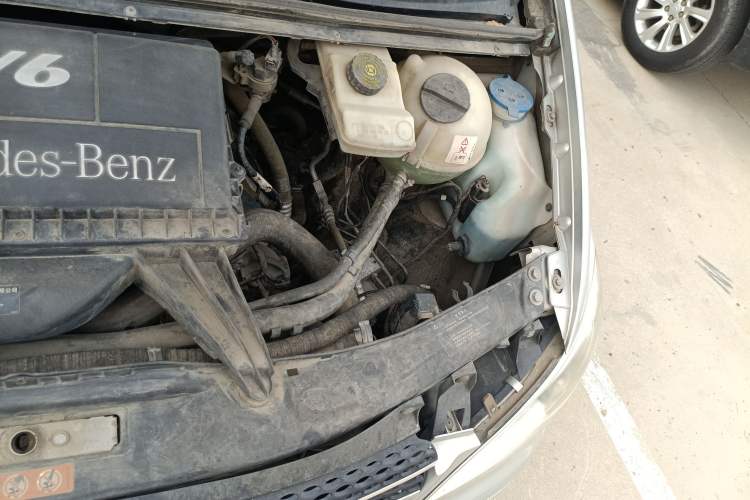 Used Mercedes-Benz Viano 2010 2.5L Prestige Edition Engine Bay Left