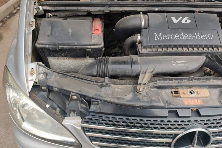 Used Mercedes-Benz Viano 2010 2.5L Prestige Edition Engine Bay Right