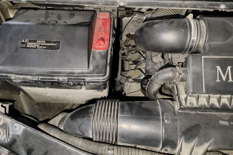 Used Mercedes-Benz Viano 2010 2.5L Prestige Edition Engine Bay Right