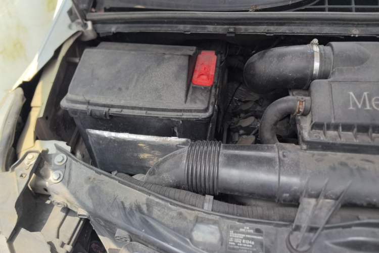 Used Mercedes-Benz Viano 2010 2.5L Luxury Edition Engine Bay Right