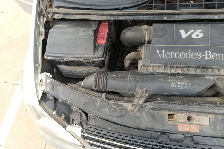 Used Mercedes-Benz Viano 2010 2.5L Prestige Edition Engine Bay Right